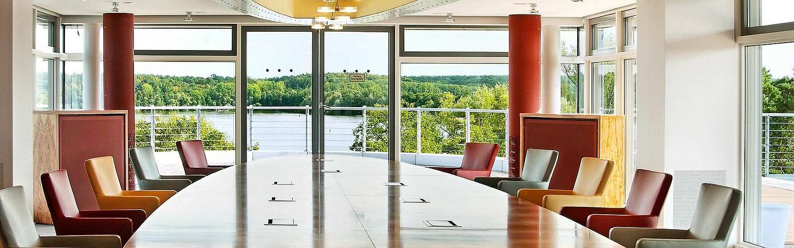 Zeppelin-Lounge im Kongresshotel am Templiner See,
            
        
                Foto: Kongresshotel Potsdam am Templiner See/Kein Urheber bekannt